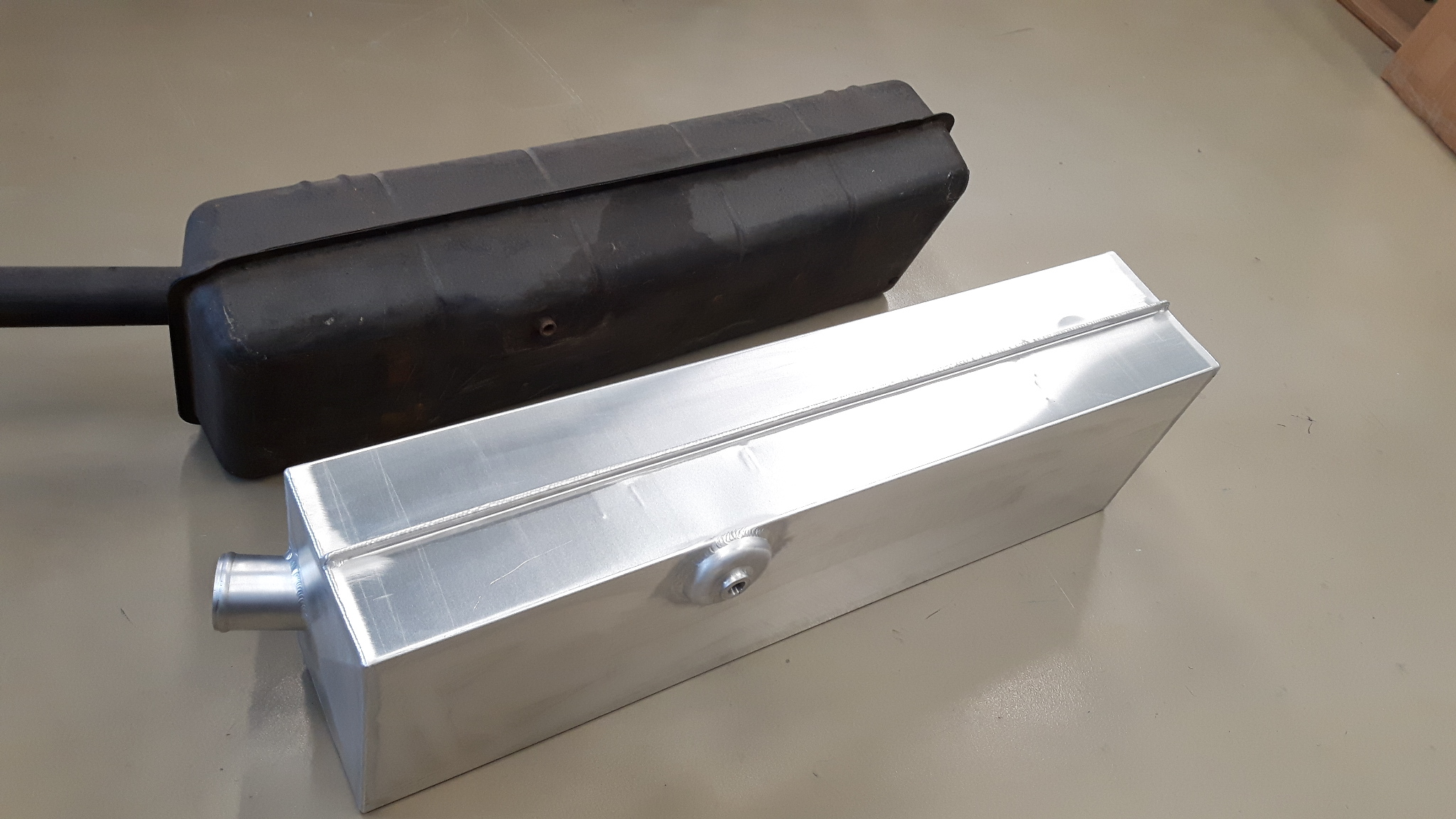 Brandstoftank, aluminium, racetank, motorsport, benzinetank, 40 liter, zonder sensor Brandstoftank, aluminium, racetank, motorsport, benzinetank, 40 liter, zonder sensor