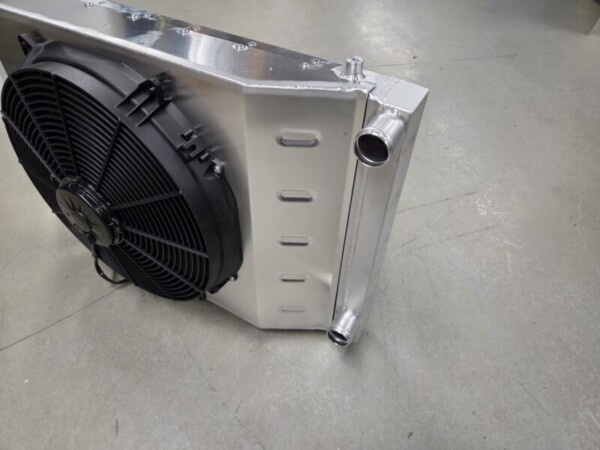 20251128_071355 Autocross cooling set !!! ( 57 mm offroad koelblok + Spal VA33 )