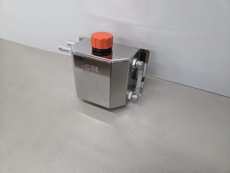 Universele aluminium olie catchtank 1,0 ltr aansluitingen Ø 13 mm / links verchroomd.