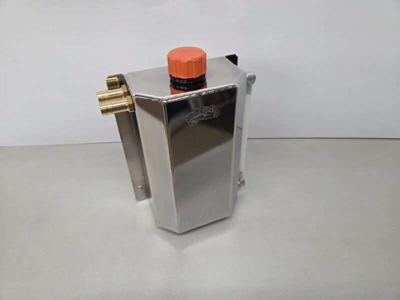 Universele aluminium olie catchtank 2,0 ltr aansluitingen Ø 13 mm / links verchroomd.