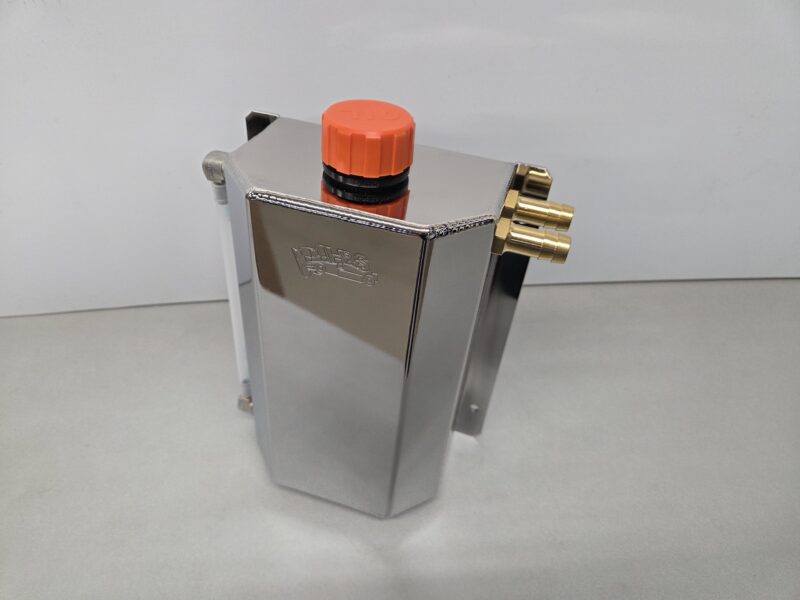 Universele aluminium olie catchtank 2,0 ltr aansluitingen Ø 13 mm / rechts verchroomd.