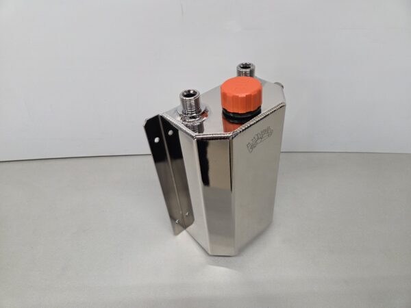 20260126_125926 Universele alloy chromed oil catchtank 2,0 ltr fittings 1/2"