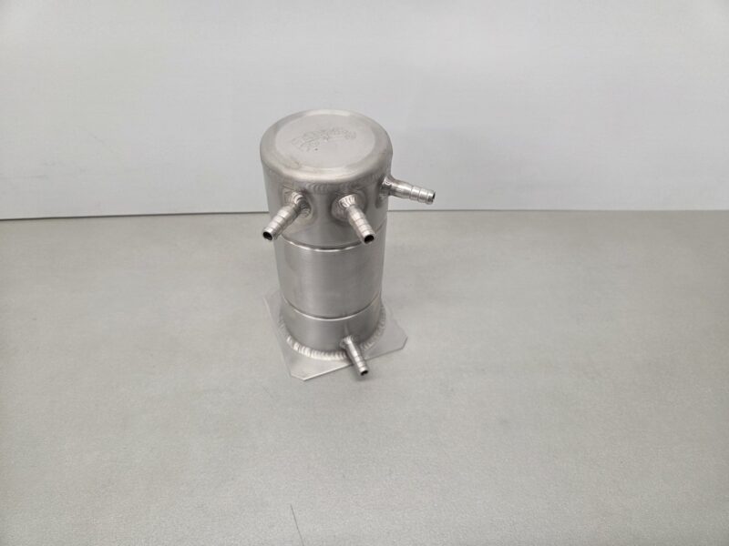 Aluminium benzine catchtank 9 mm /hoogte 170 mm / voetplaat
