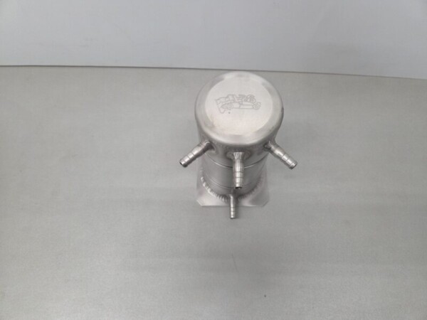 Aluminium benzine catchtank 9 mm /hoogte 170 mm / voetplaat