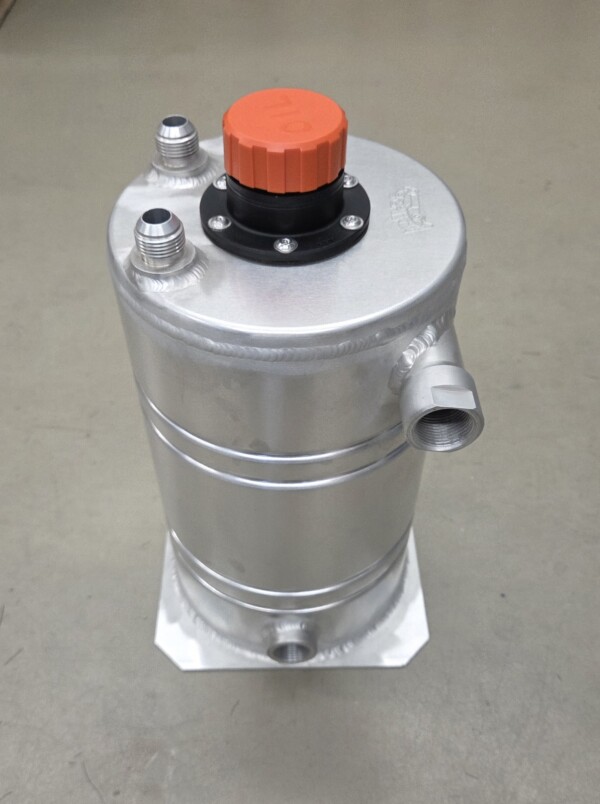 20260918_162902 Trockensumpftank 5 ltr-Rechts-3/4
