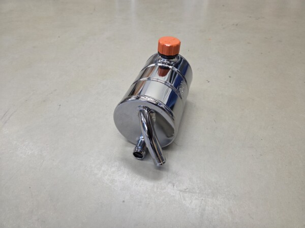 20261016_090833 Universele aluminium olie catchtank Ø 110 mm aansluitingen Ø 19 mm / verchroomd.