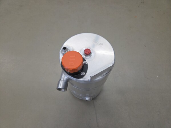 20261026_083647 Dry-sump tank 5 liter speciaal 3/4"- Dash 8